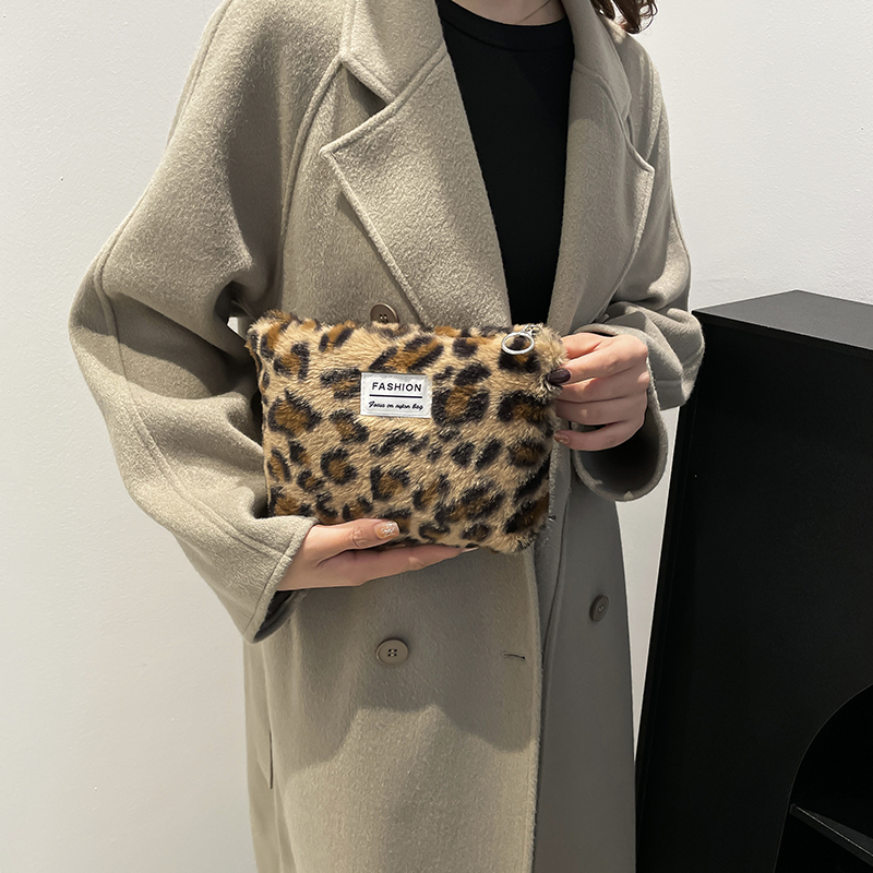 Leopard print plush Makeup Bag - Beauty Makeup Women 评论和价格